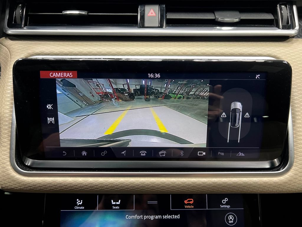 Used 2018 Land Rover Range Rover Velar R-Dynamic SE AWD/4WD image 12