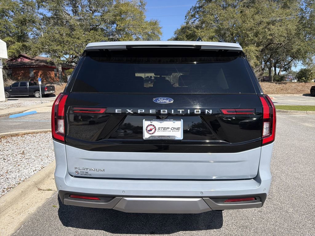Used 2025 Ford Expedition Platinum image 6