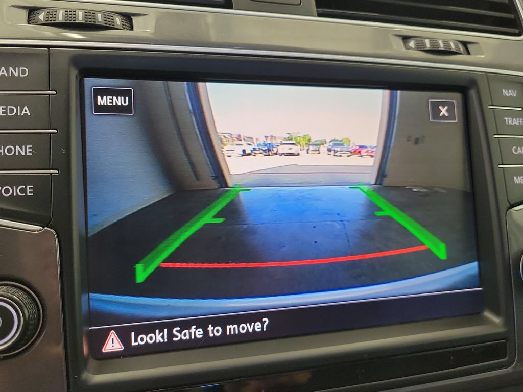 Used 2016 Volkswagen e-Golf SEL Premium FWD image 27