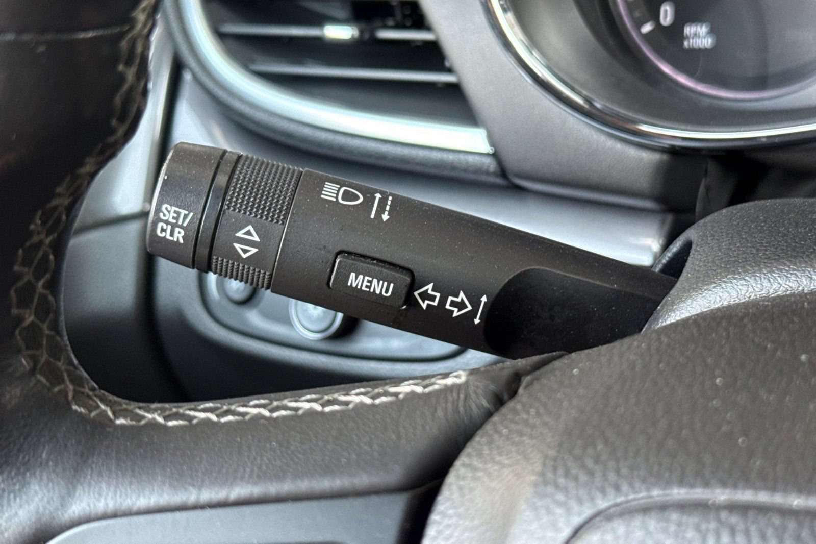 Used 2018 Buick Encore Essence FWD image 35