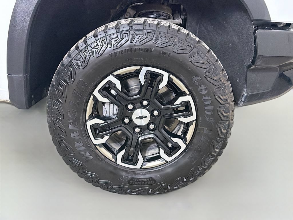 Used 2023 Chevrolet Silverado 1500 ZR2 w/ Technology Package AWD/4WD image 28