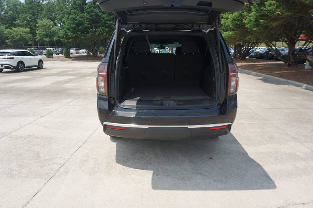 Used 2022 Chevrolet Suburban LT w/ Luxury Package RWD image 15