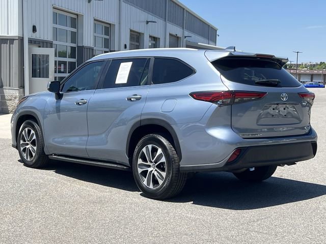 Used 2023 Toyota Highlander XLE FWD image 11