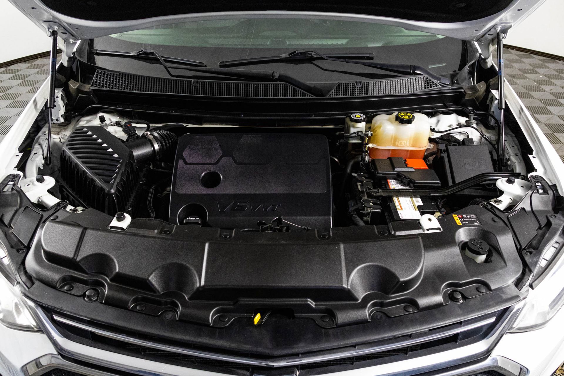 Used 2021 Chevrolet Traverse LT w/ LPO, Floor Liner Package image 45