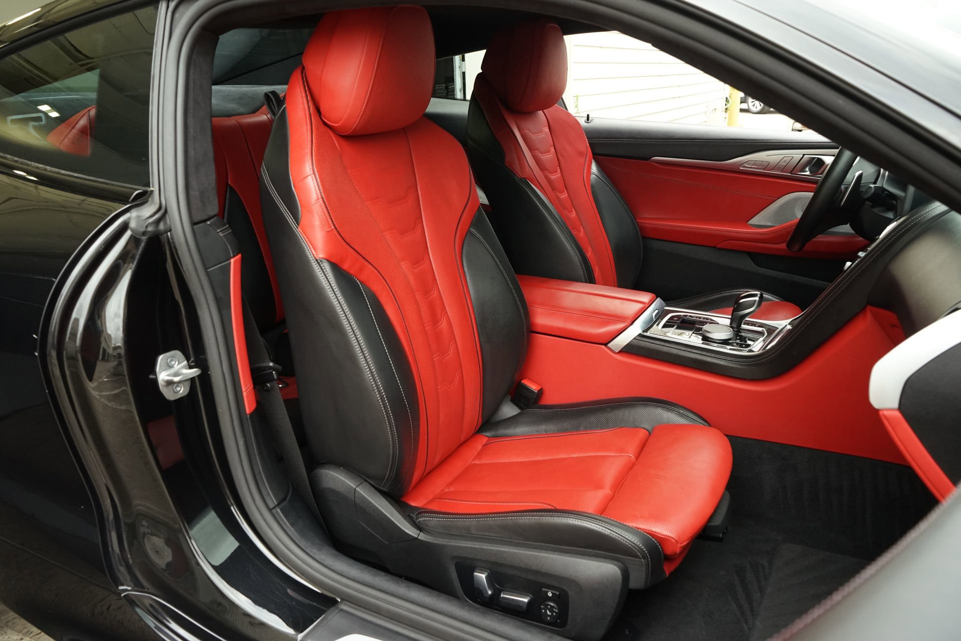 Used 2023 BMW M850i xDrive Coupe image 11