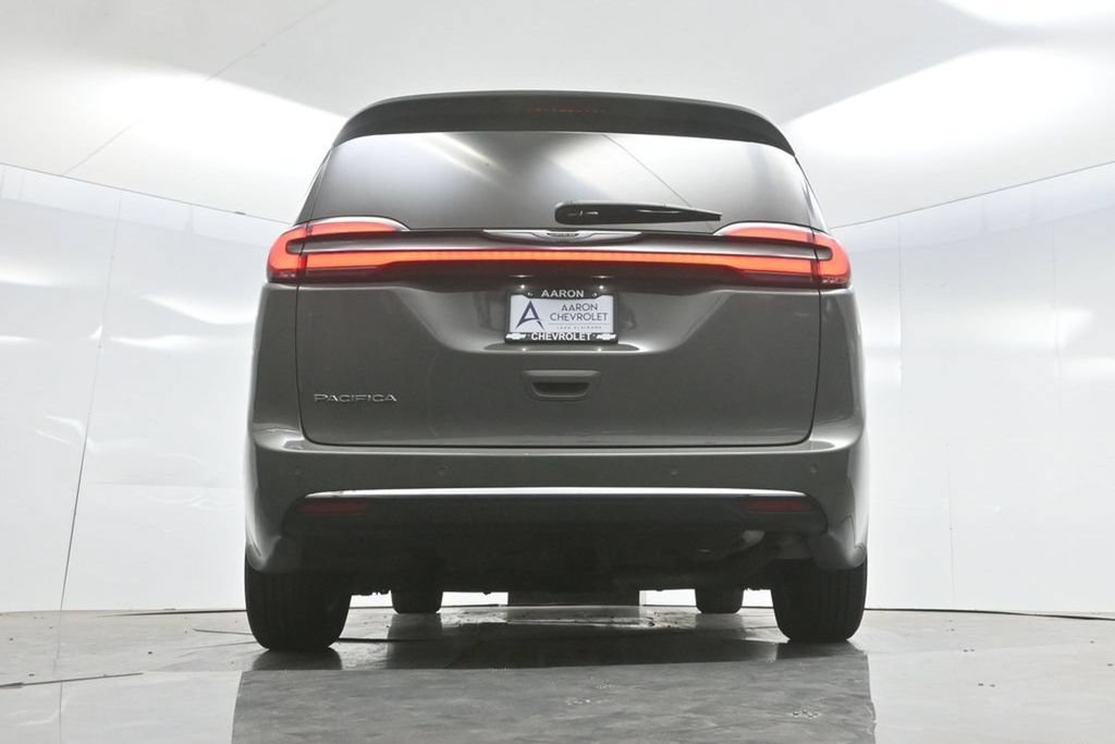 Used 2025 Chrysler Pacifica Select FWD image 70
