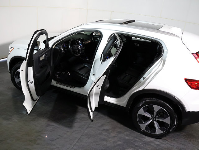 Used 2023 Volvo XC40 B5 Plus w/ Protection Package Premier AWD/4WD image 5