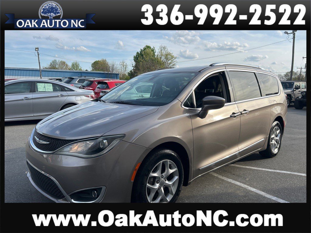 Used 2017 Chrysler Pacifica Touring-L Plus w/ Tire & Wheel Group FWD image 1