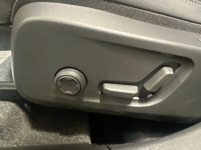 Certified 2025 Volvo XC40 B5 Core AWD/4WD image 12