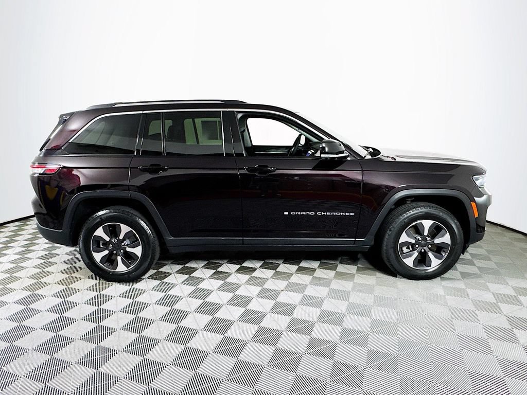 Used 2022 Jeep Grand Cherokee Limited 4xe w/ Luxury Tech Group II AWD/4WD image 8