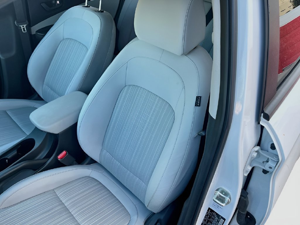 Used 2022 Hyundai Kona SEL AWD/4WD image 19