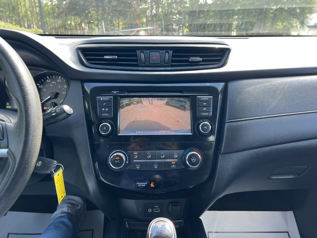 Used 2018 Nissan Rogue S AWD/4WD image 17