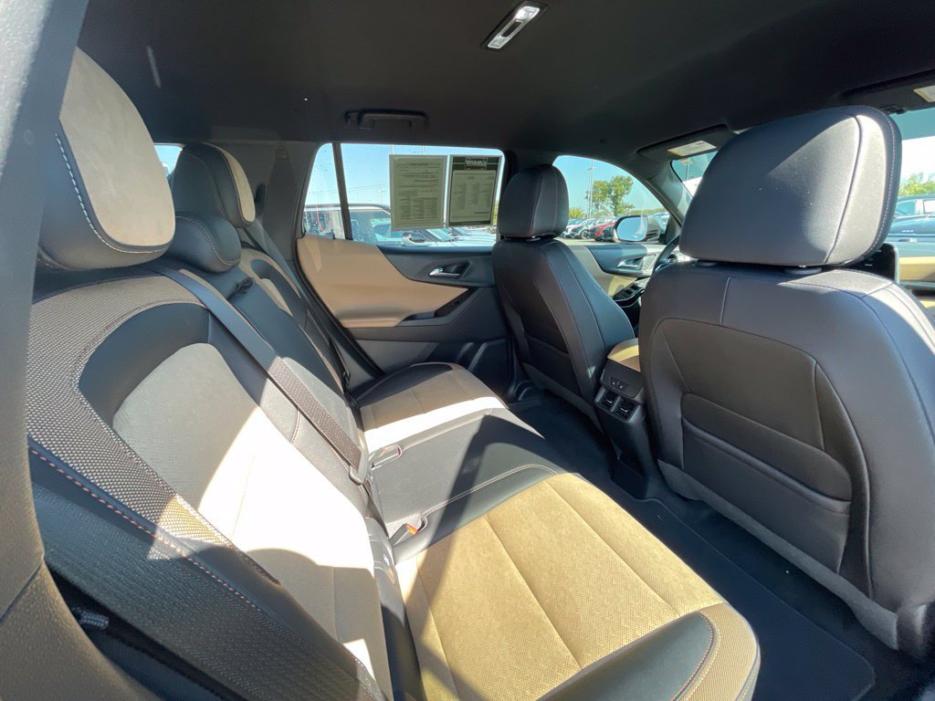 Used 2025 Chevrolet Equinox ACTIV w/ Safety and Technology Package FWD image 26