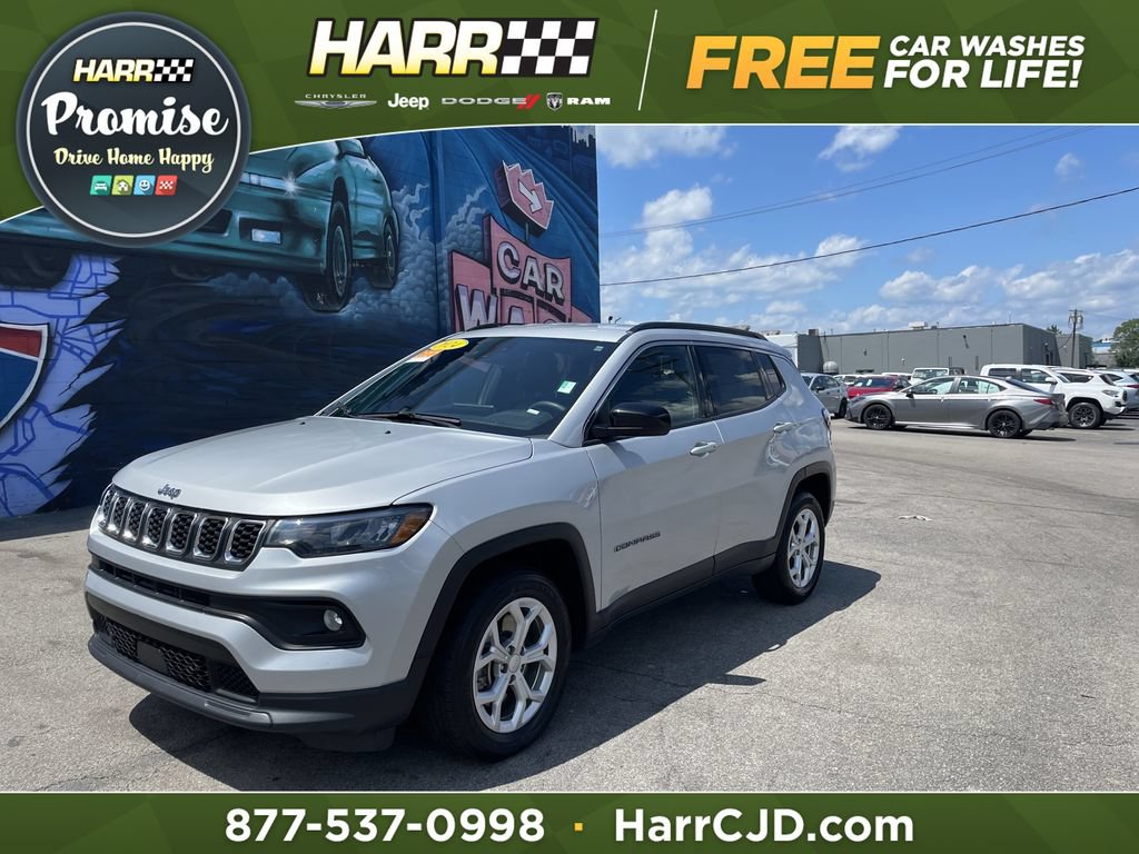 Used 2024 Jeep Compass Latitude AWD/4WD image 1