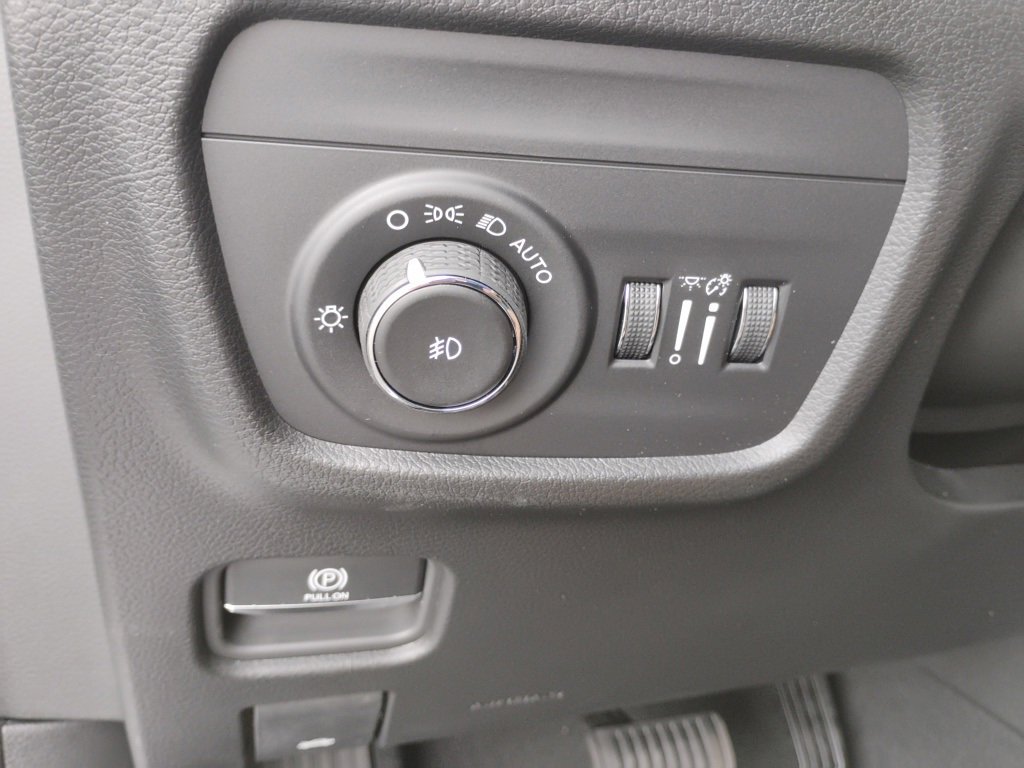 New 2025 Jeep Grand Cherokee Limited w/ Luxury Tech Group II image 40