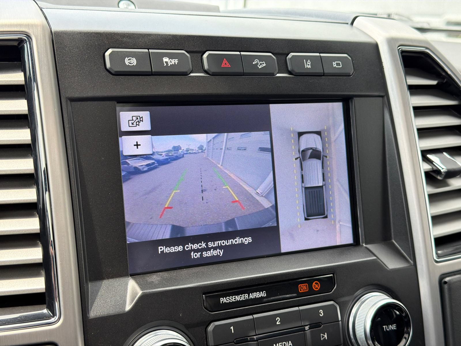 Used 2019 Ford F350 Platinum w/ Platinum Ultimate Package AWD/4WD image 30