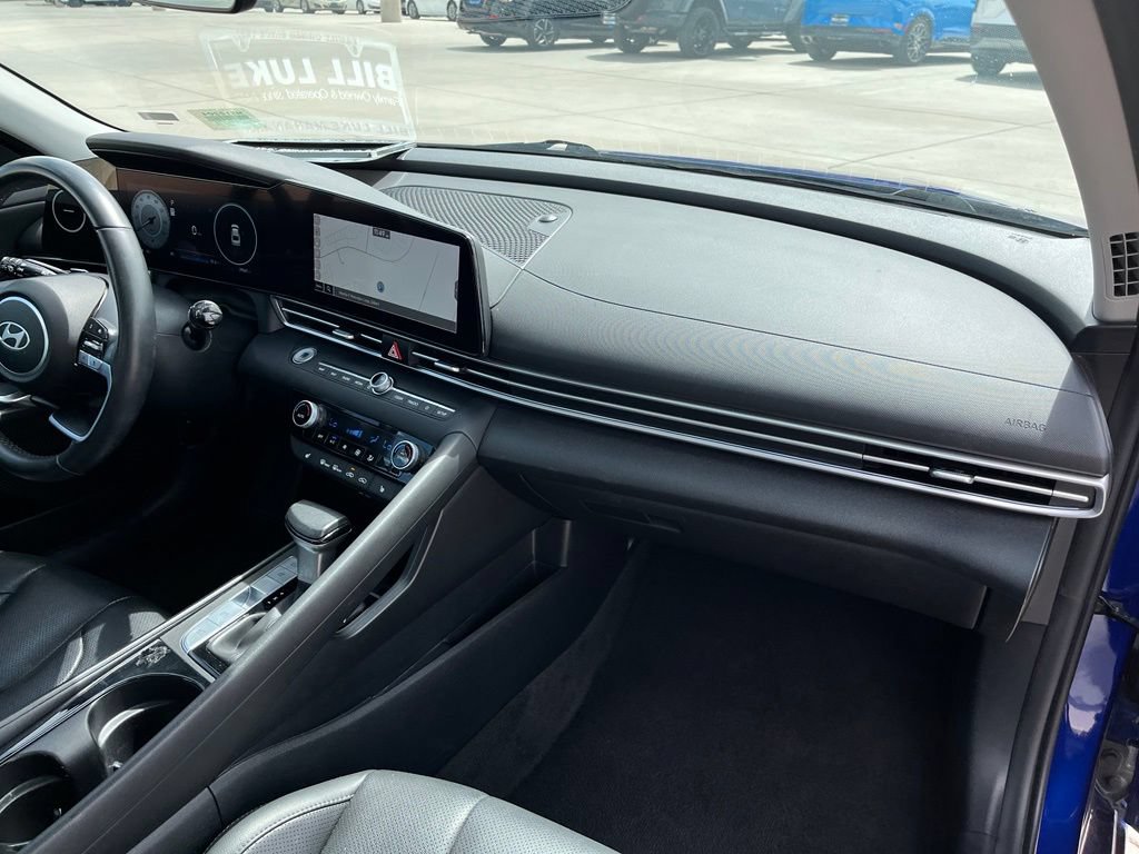 Used 2025 Hyundai Elantra Limited FWD image 14