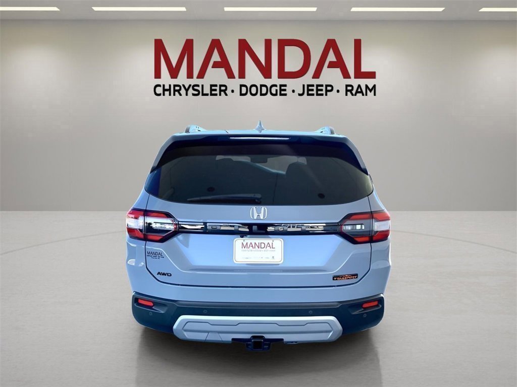 Used 2025 Honda Pilot TrailSport image 7