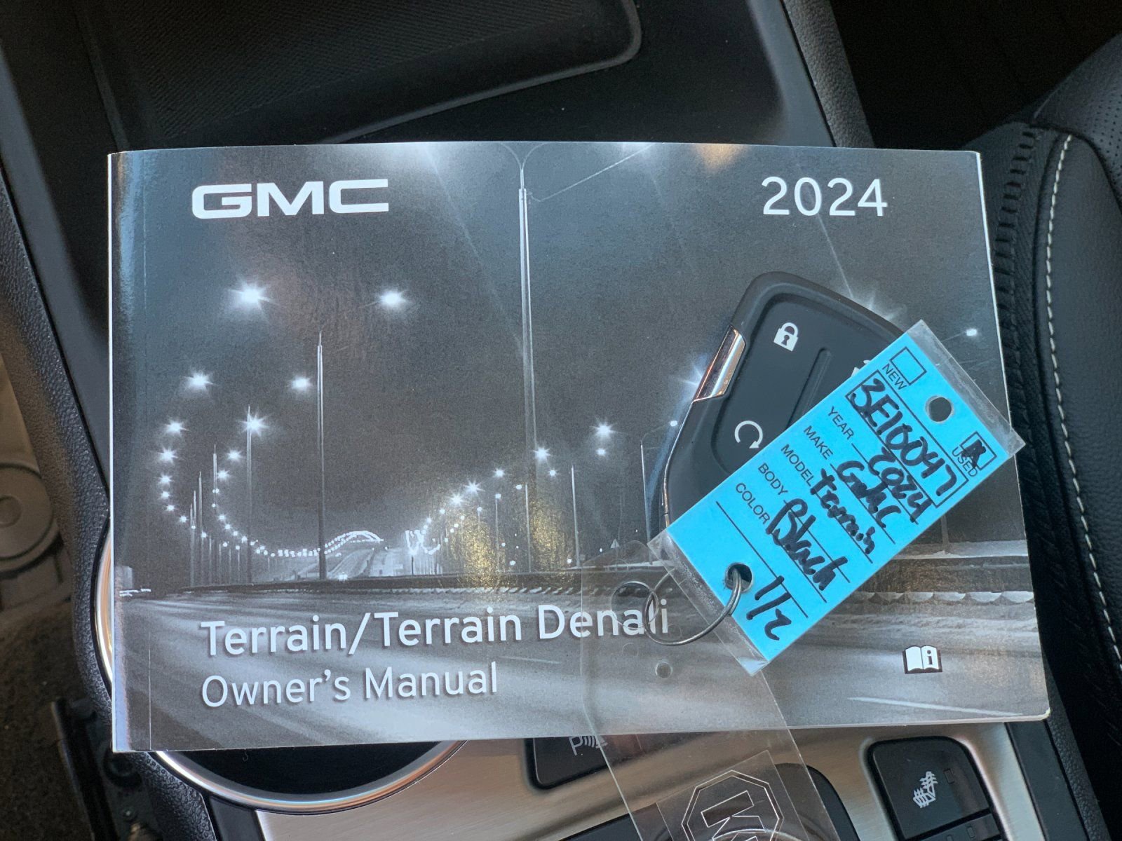 Used 2024 GMC Terrain Denali w/ Black Diamond Edition image 10