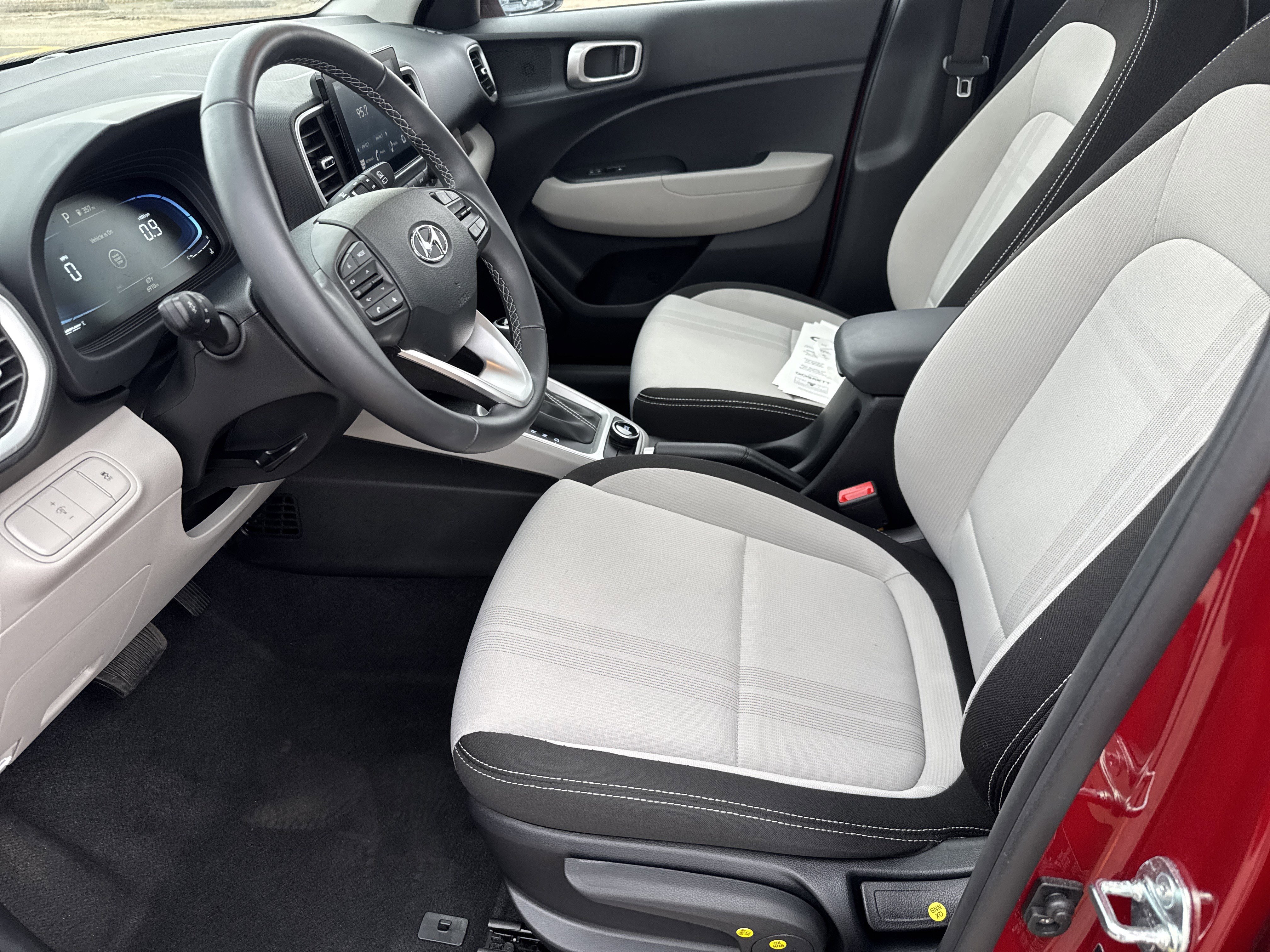 Certified 2025 Hyundai Venue SEL image 5