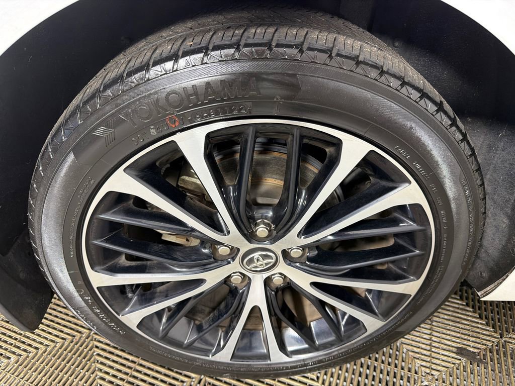 Used 2020 Toyota Camry SE FWD image 17