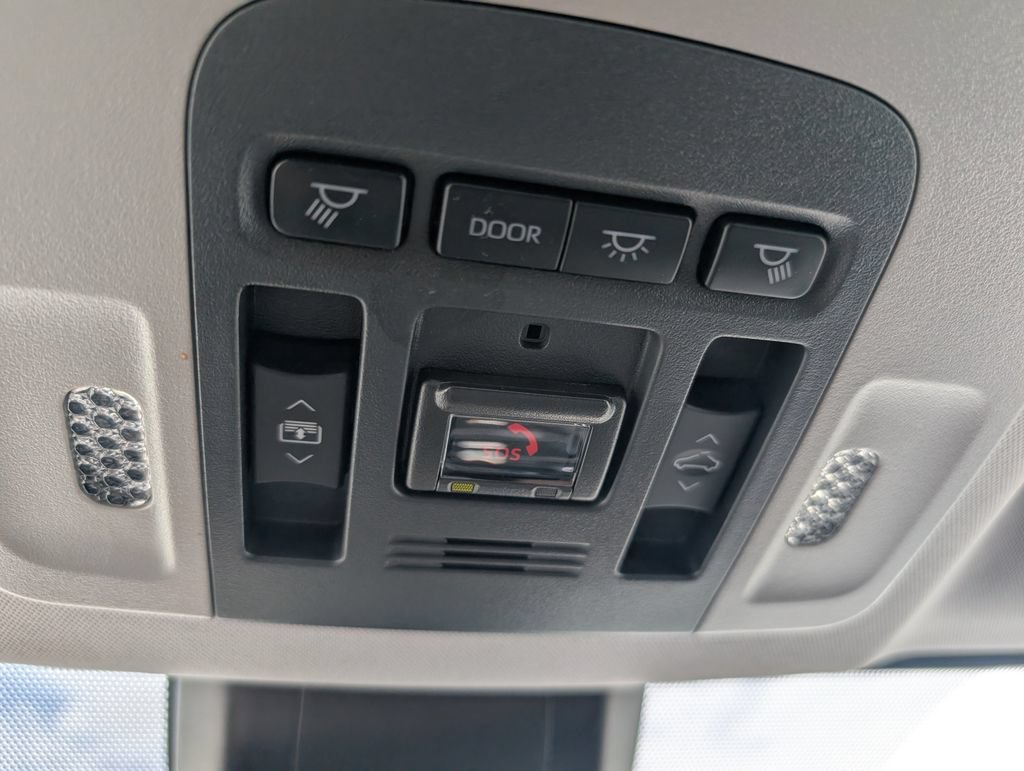 Used 2023 Toyota Camry XSE FWD image 11
