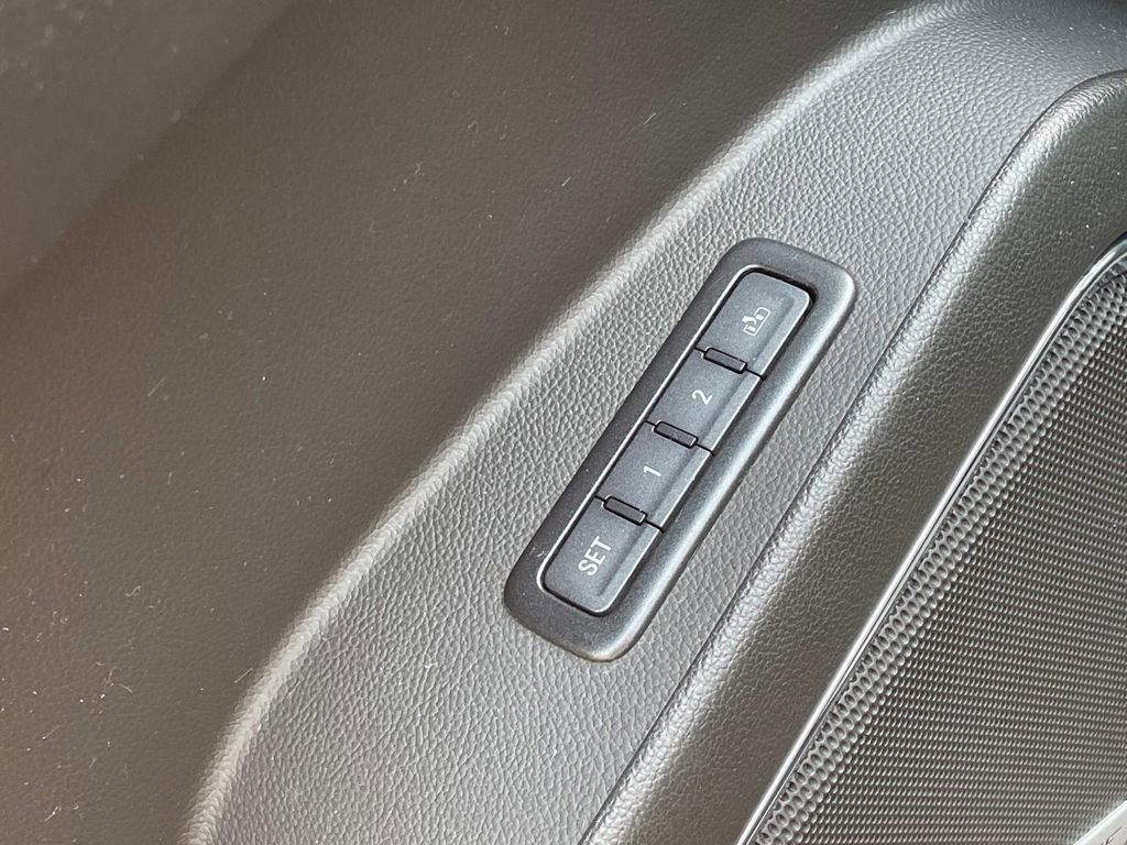 Used 2017 Chevrolet Suburban LT image 20