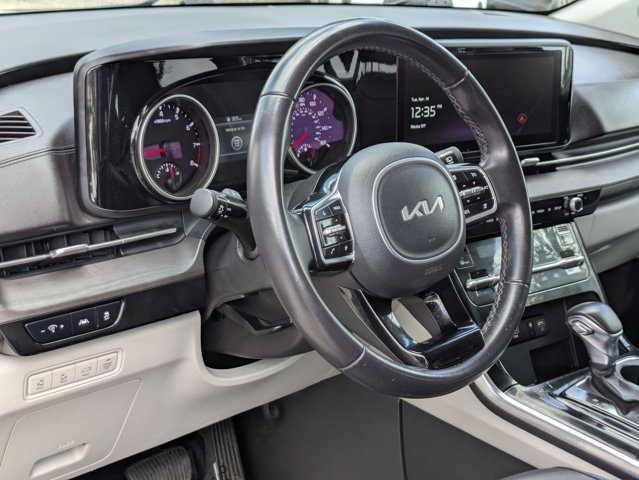 Used 2023 Kia Carnival EX image 10
