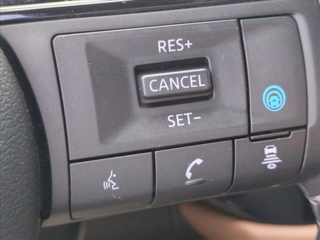 Used 2024 Nissan Pathfinder Platinum image 17