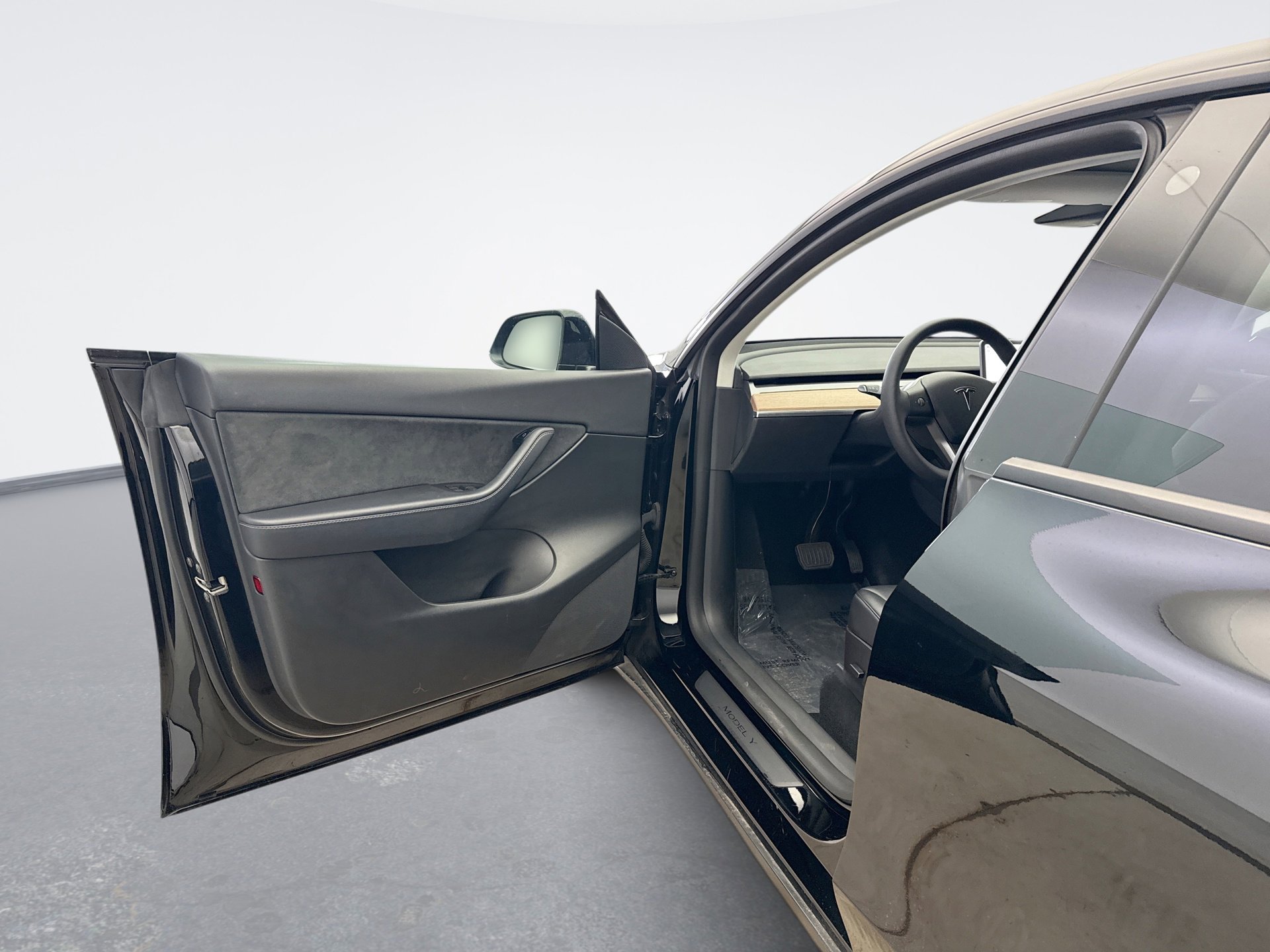 Used 2022 Tesla Model Y Long Range image 9