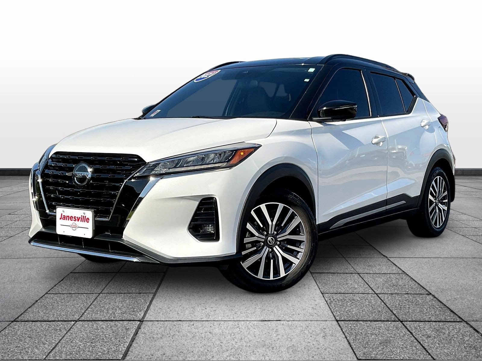 Certified 2021 Nissan Kicks SR w/ SR Premium Package FWD image 3