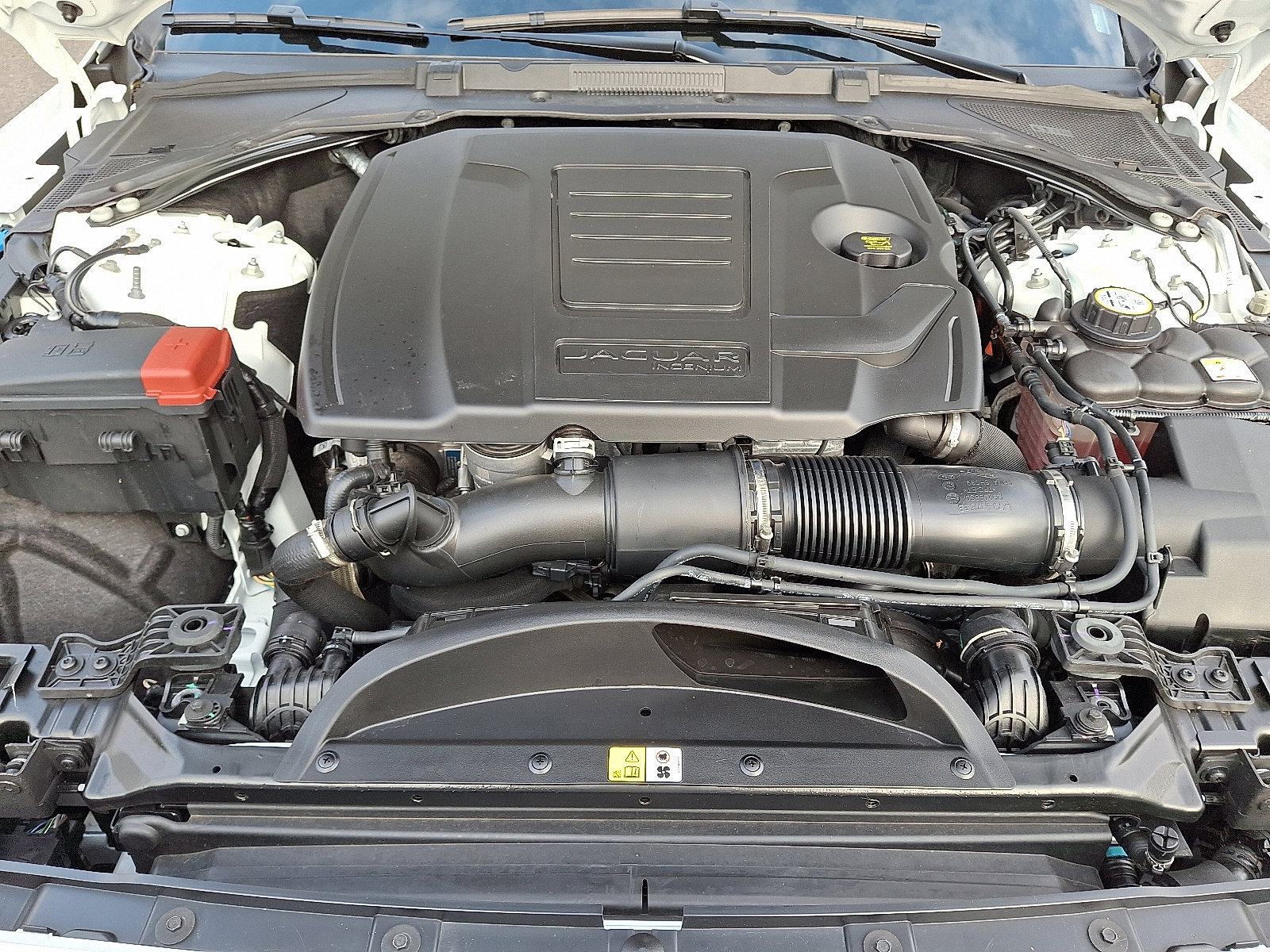 Certified 2024 Jaguar XF R-Dynamic SE image 23