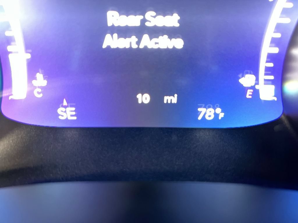 Used 2023 Chrysler Pacifica Touring-L w/ Uconnect Theater Family Group AWD/4WD image 12