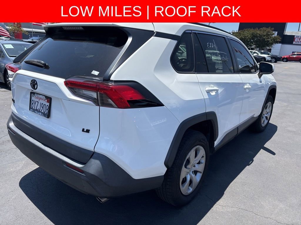 Used 2021 Toyota RAV4 LE FWD image 4