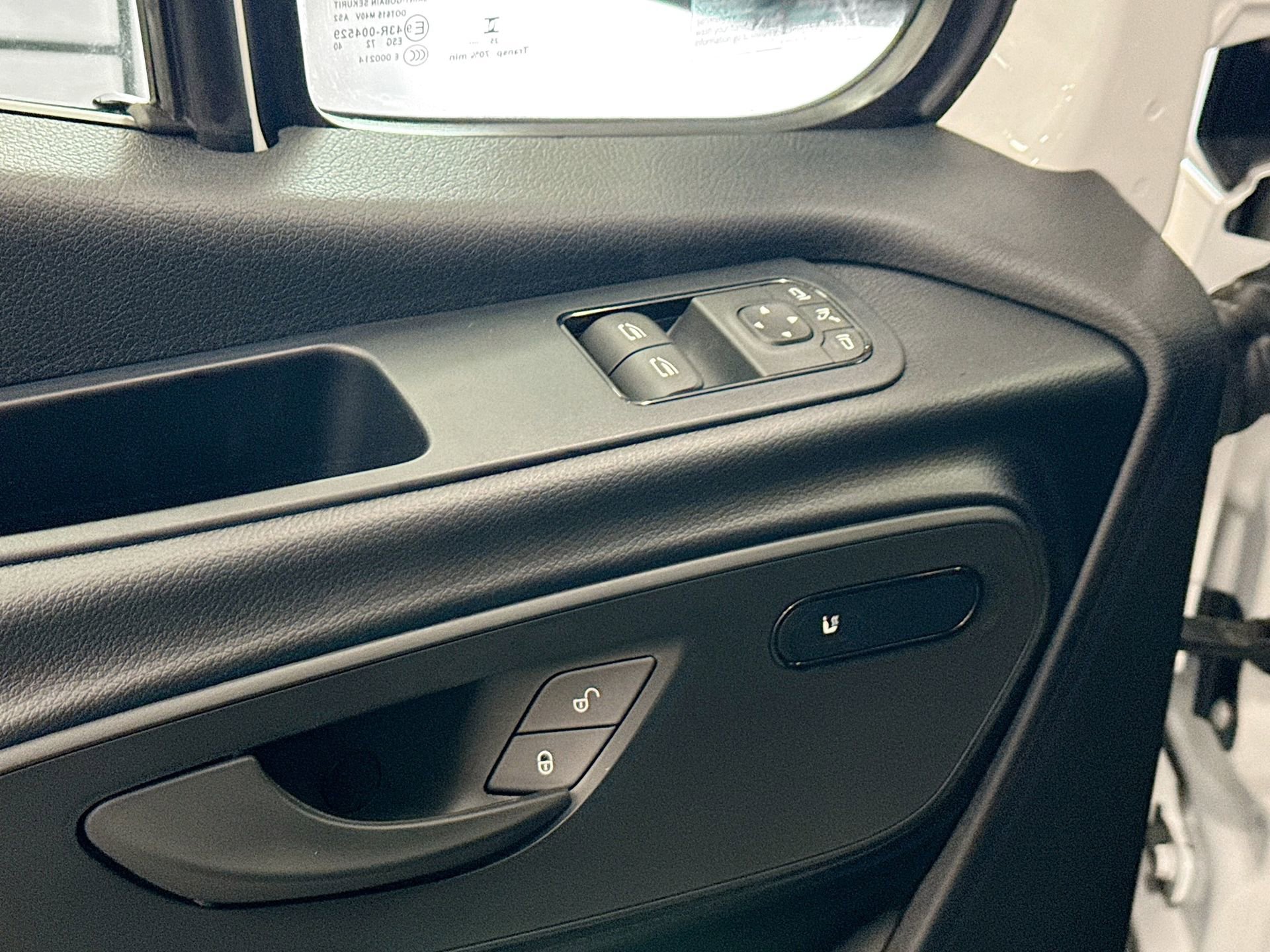 Used 2026 Mercedes-Benz Sprinter 2500 image 17