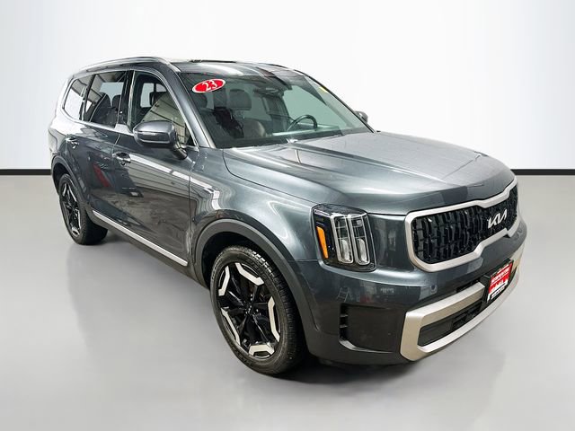 Used 2023 Kia Telluride EX w/ EX Captain's Chair Package image 3