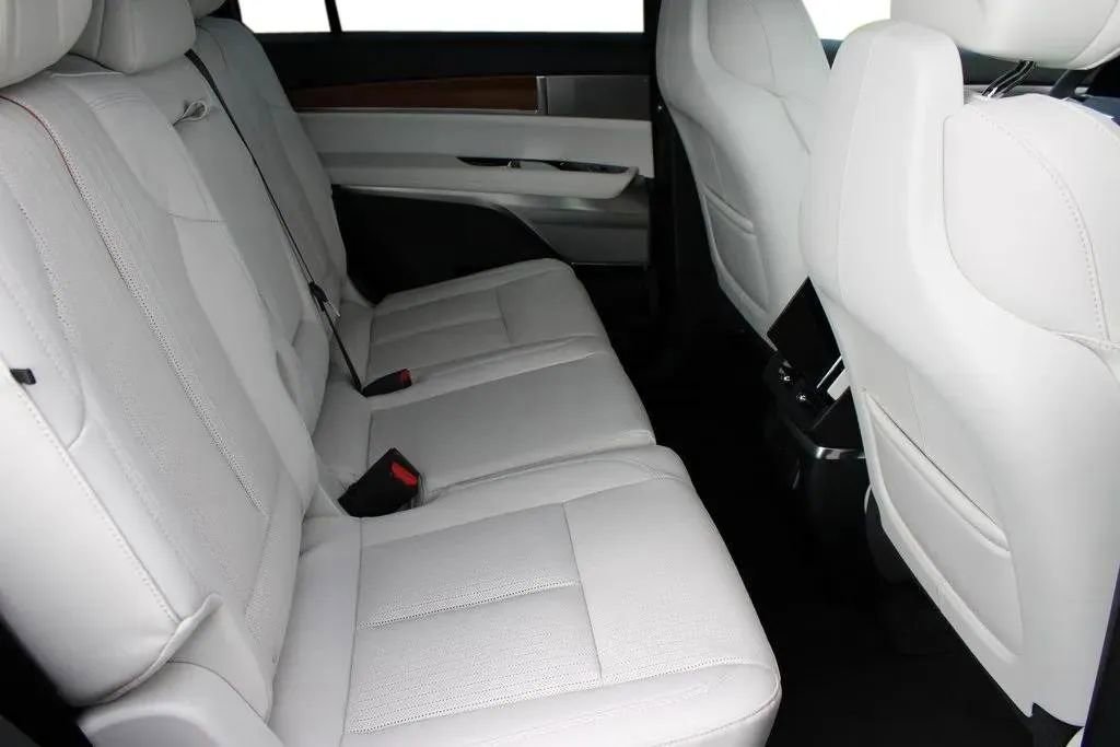 New 2026 Cadillac Vistiq Luxury image 24