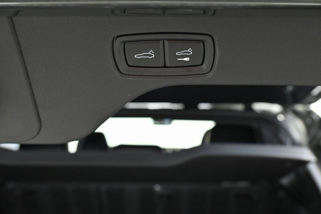 Certified 2025 Porsche Macan Electric image 27