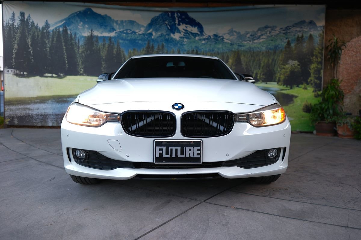 Used 2015 BMW 320i Sedan RWD image 2