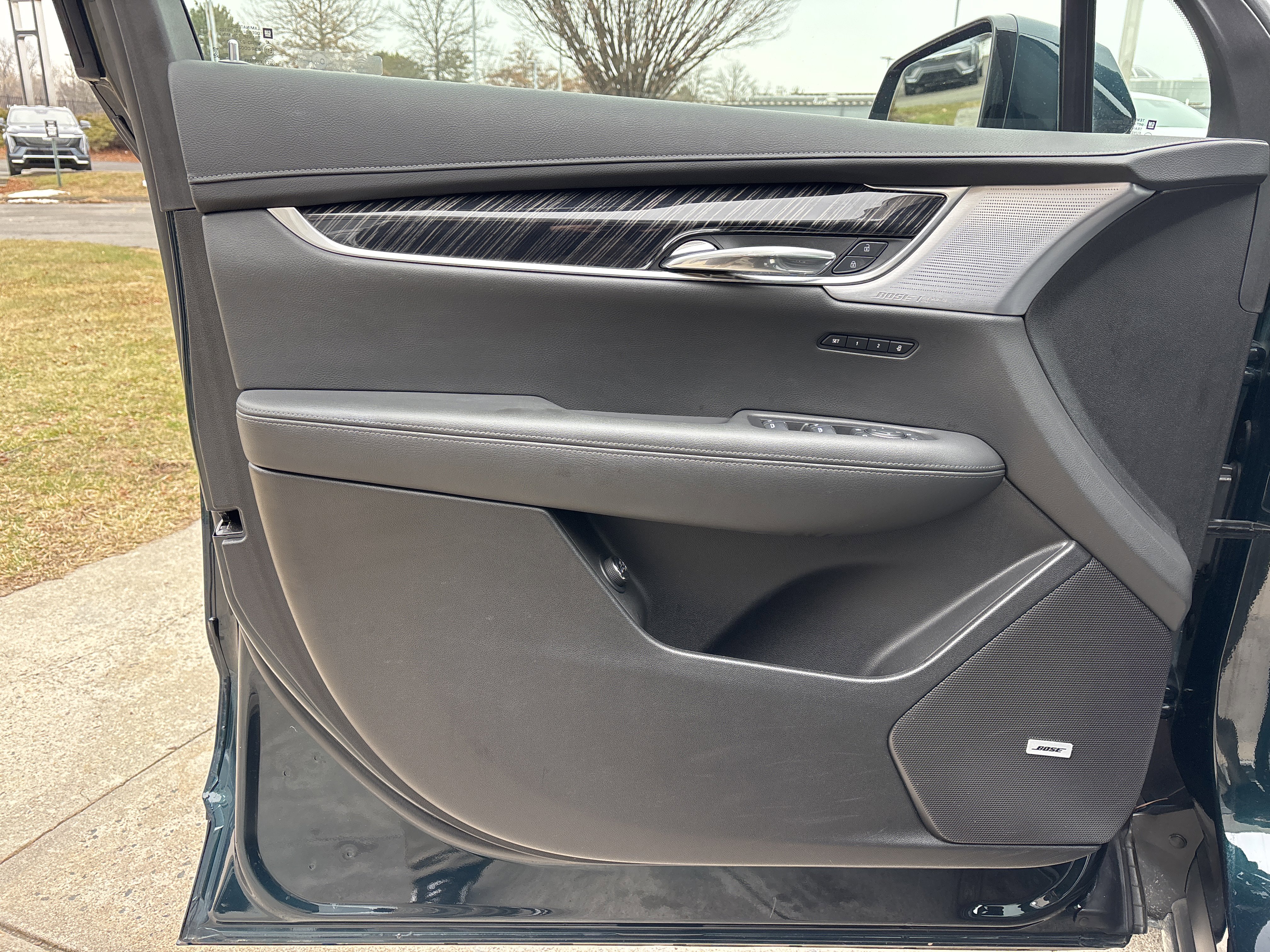 Used 2025 Cadillac XT6 Premium Luxury image 21