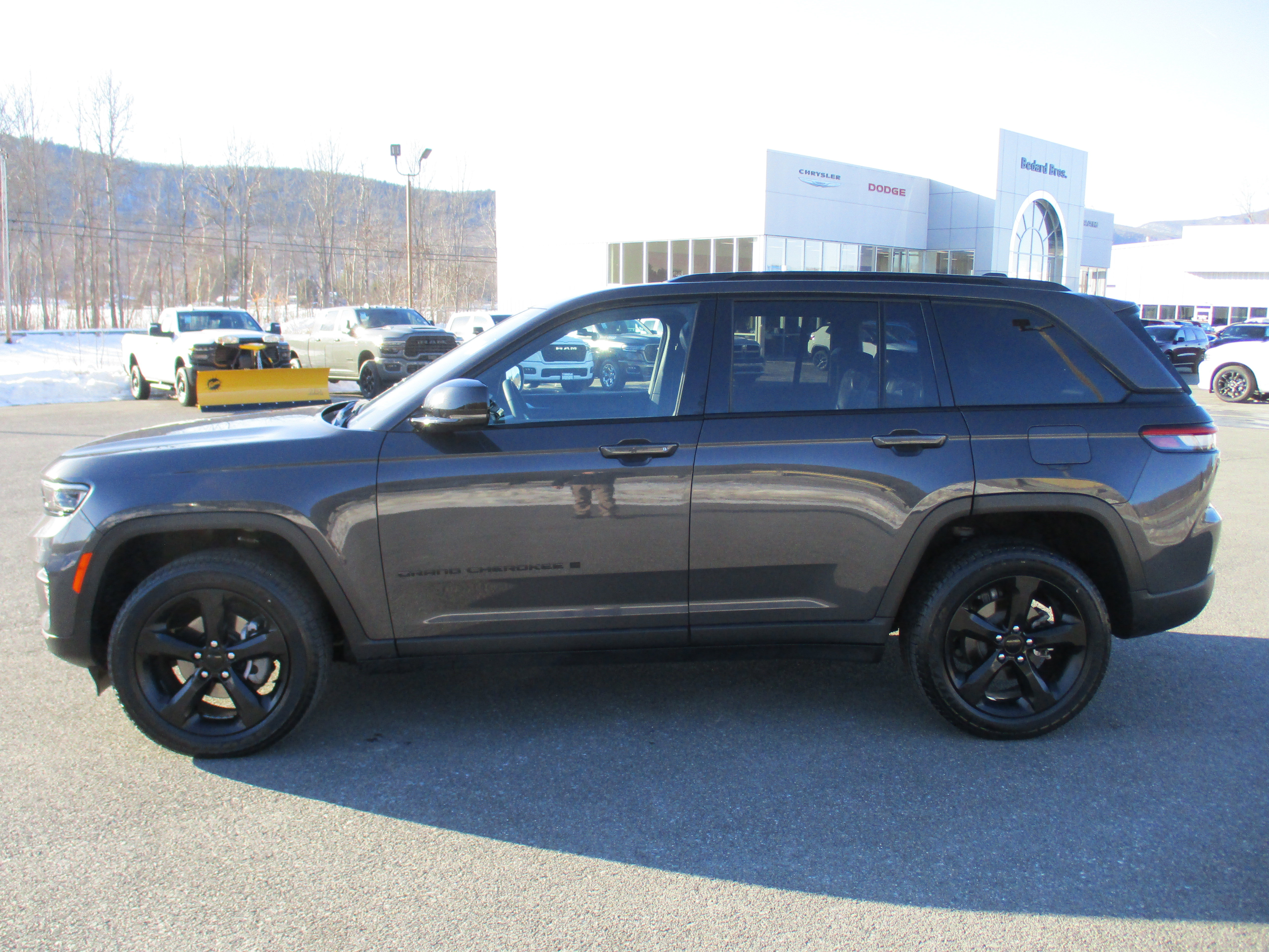 Certified 2023 Jeep Grand Cherokee Altitude image 8