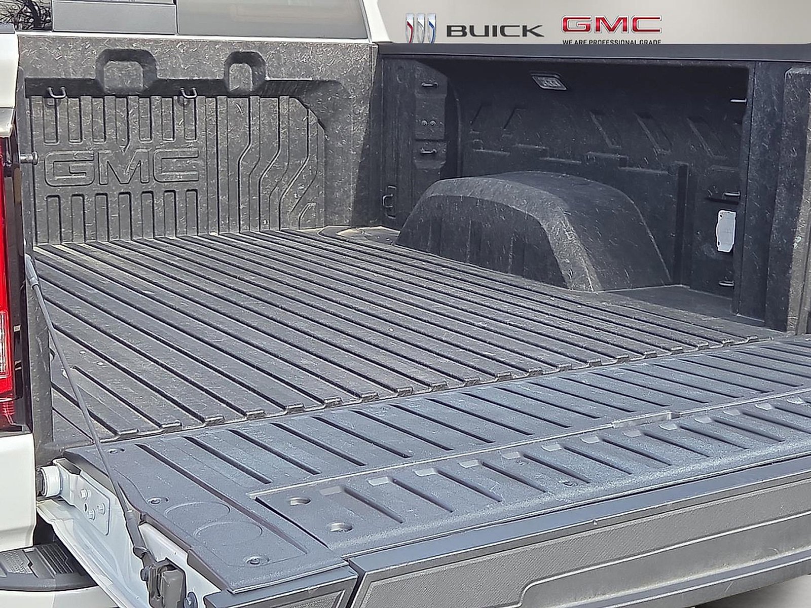 Used 2024 GMC Sierra 1500 Denali w/ Denali Reserve Package image 9