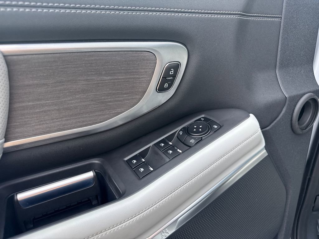Used 2025 Ford Expedition Max Platinum w/ Platinum Ultimate Package AWD/4WD image 38