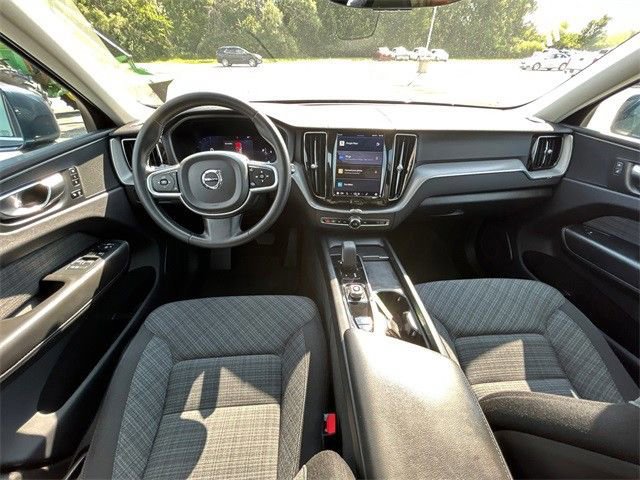 Used 2022 Volvo XC60 B5 Momentum image 13