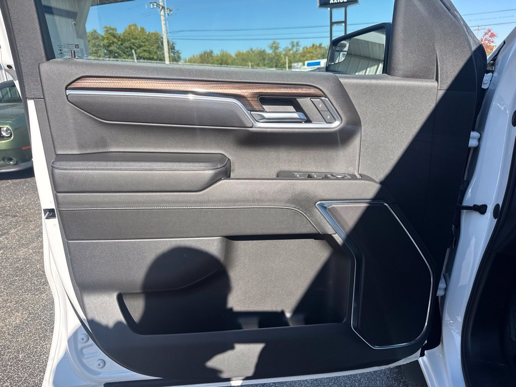 Used 2023 Chevrolet Silverado 1500 LT AWD/4WD image 14