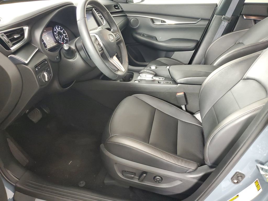 Used 2025 INFINITI QX55 Luxe w/ Cargo Package image 11
