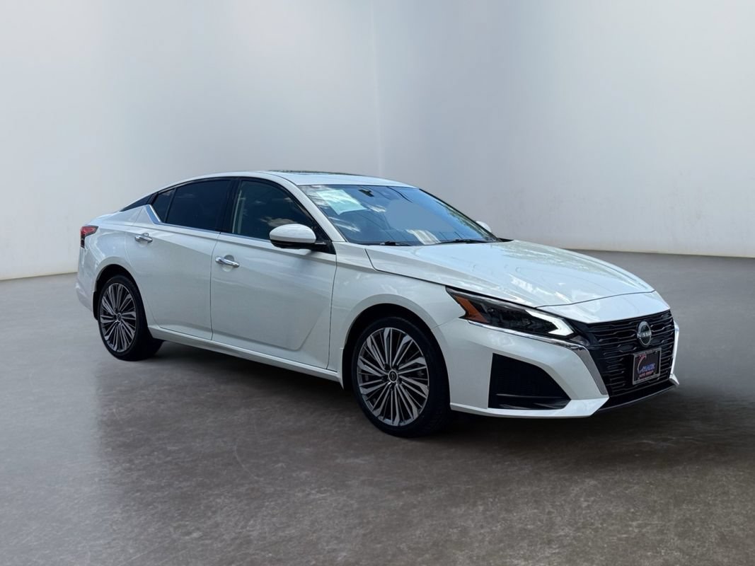 Used 2023 Nissan Altima 2.5 SL AWD/4WD image 3