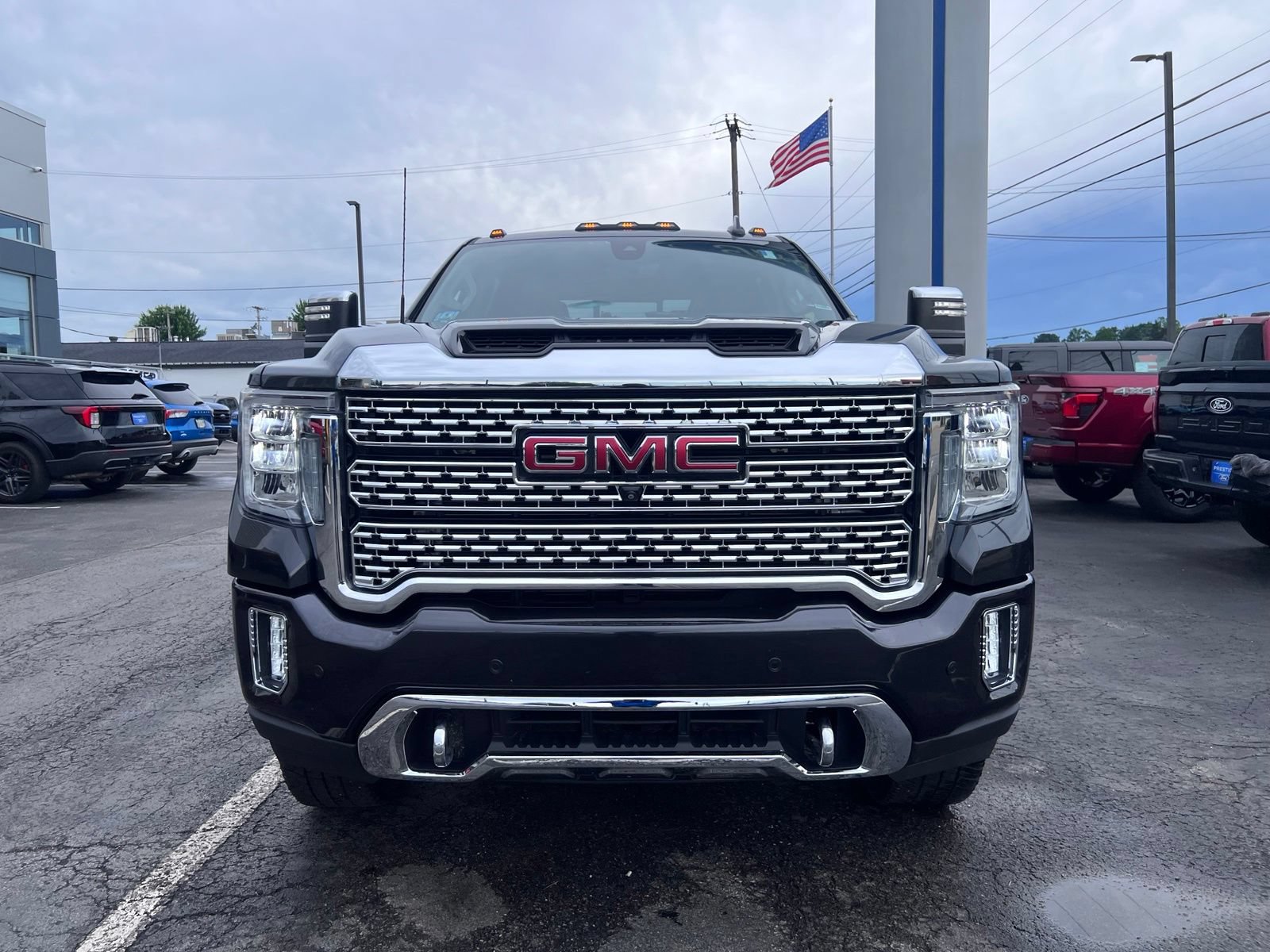 Used 2020 GMC Sierra 2500 Denali w/ Denali Ultimate Package AWD/4WD image 3