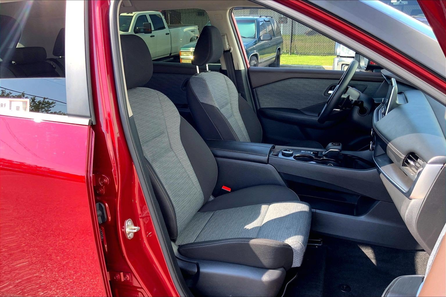 Used 2023 Nissan Rogue SV AWD/4WD image 9