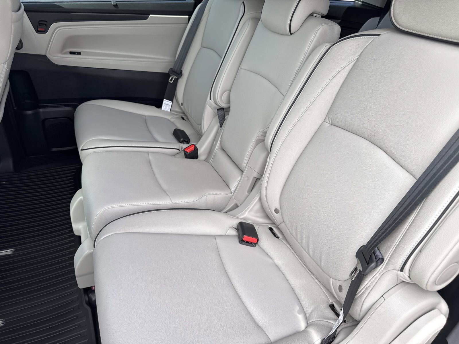New 2026 Honda Odyssey Touring image 15